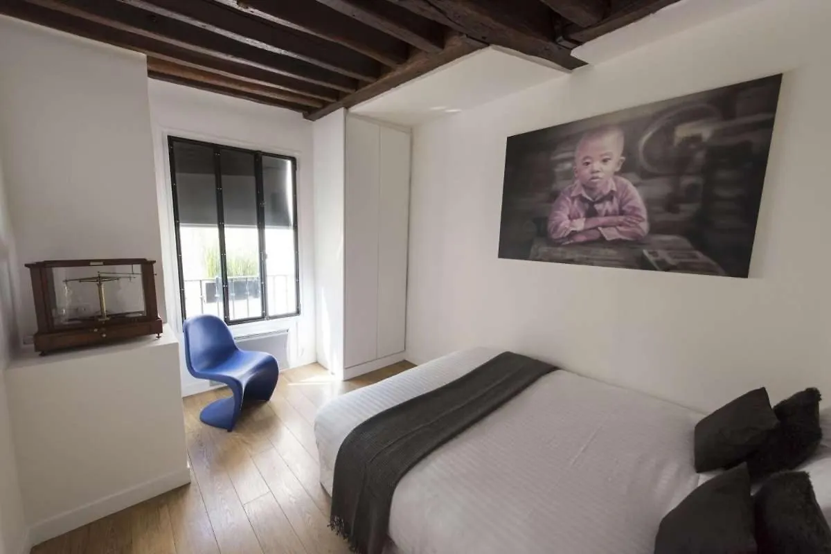 Lucius Apartment